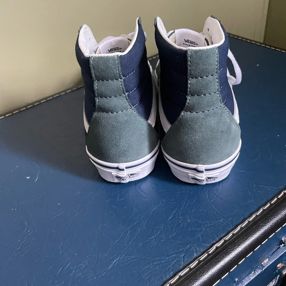Vans “Sample Not For Resale” Men's High-Top Sneakers - Green and White Sz 9 - Picture 2 of 8